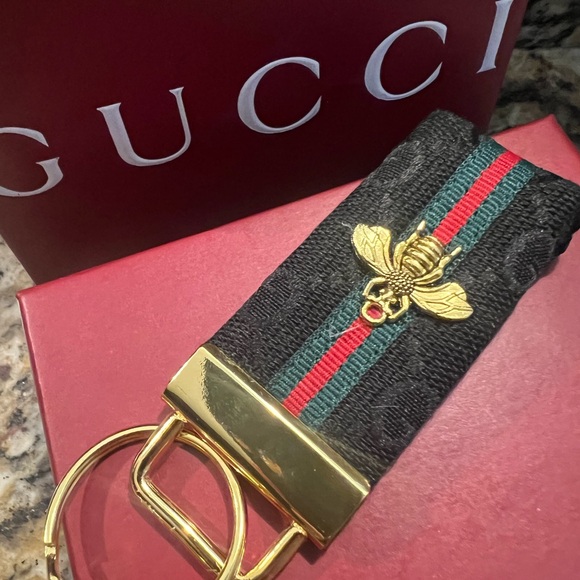 Gucci Black and Gold Key Holder with Red and Green Stripe - Picture 6 of 6